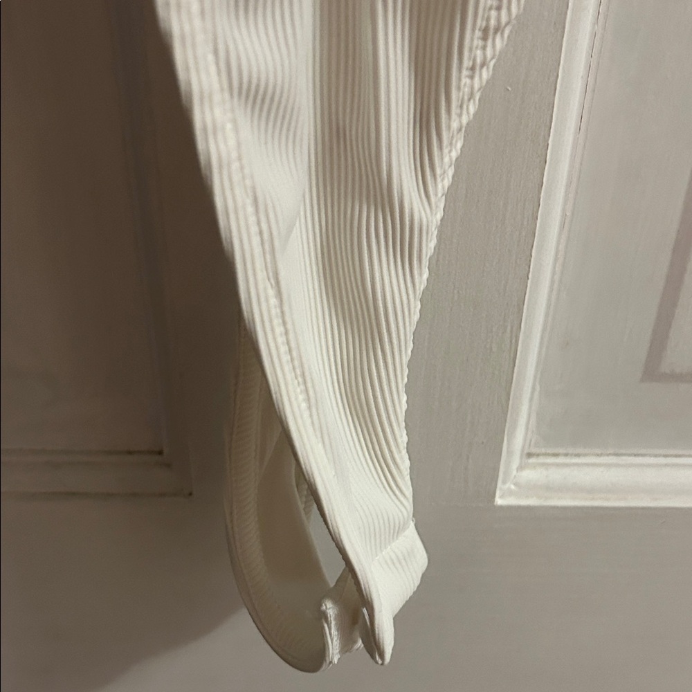 Edikted Ribbed Bodysuit - Picture 7 of 9